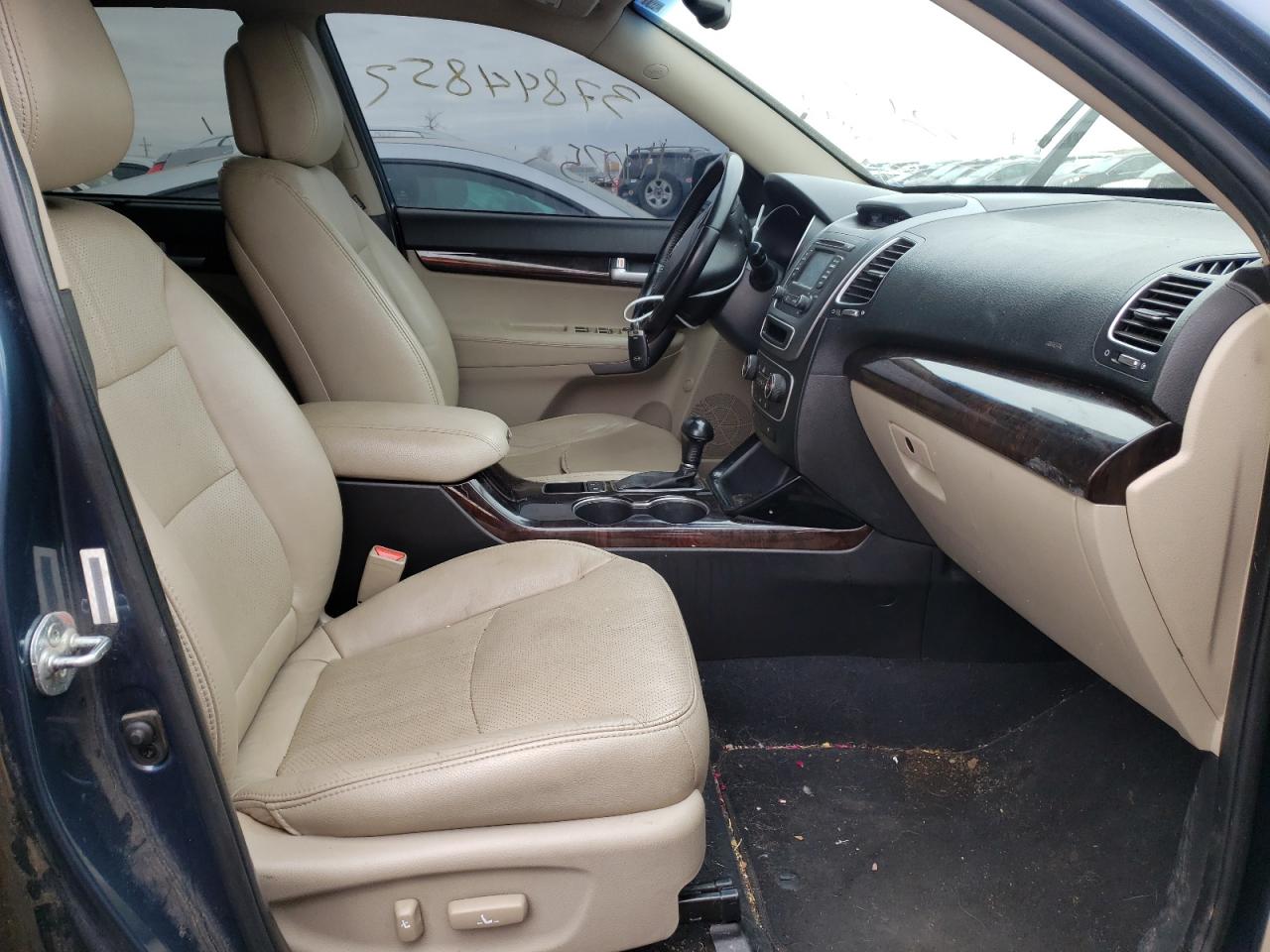 Photo 5 from auction – 2015 KIA SORENTO EX with VIN 5XYKUDA73FG609599
