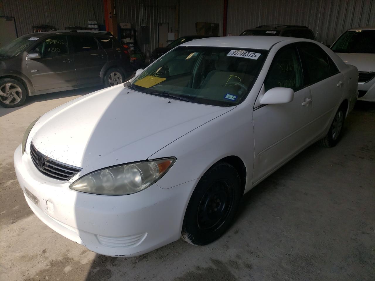 Photo 2 from auction – 2005 TOYOTA CAMRY LE with VIN 4T1BE32K85U625574
