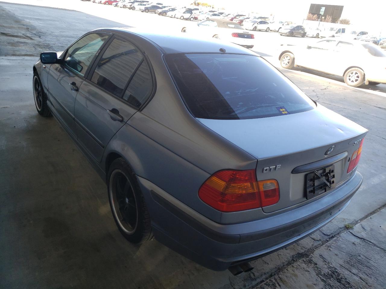 Photo 3 from auction – 2005 BMW 325 I with VIN WBAET37435NJ84753