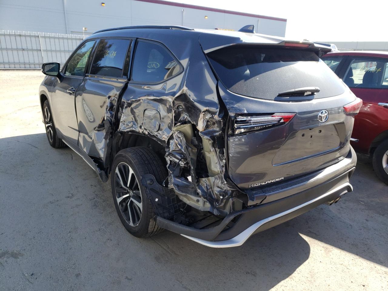 Photo 3 from auction – 2021 TOYOTA HIGHLANDER with VIN 5TDJZRAH3MS045326