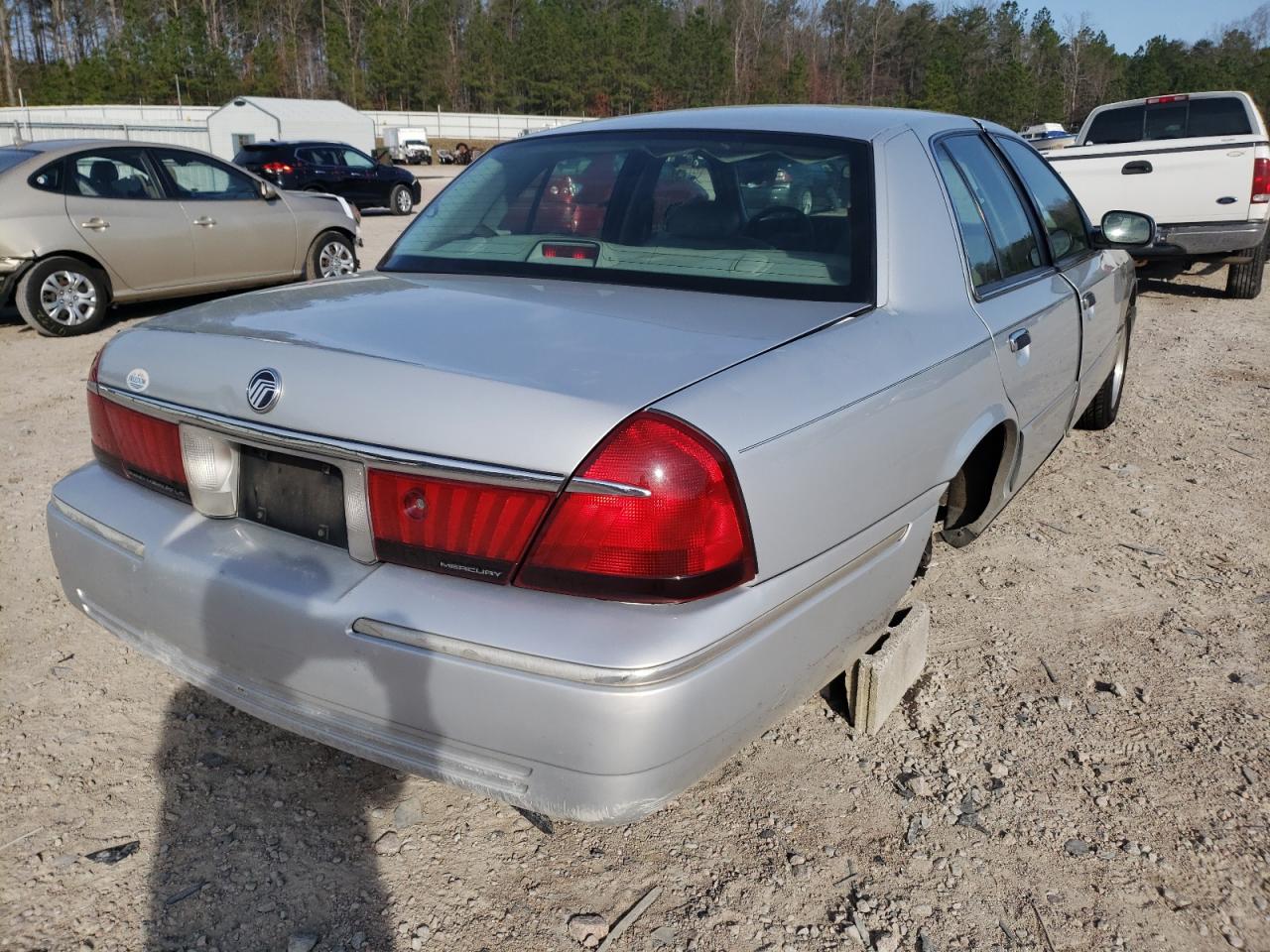 Photo 4 from auction – 2002 MERCURY GRAND MARQ with VIN 2MEFM75W12X622792