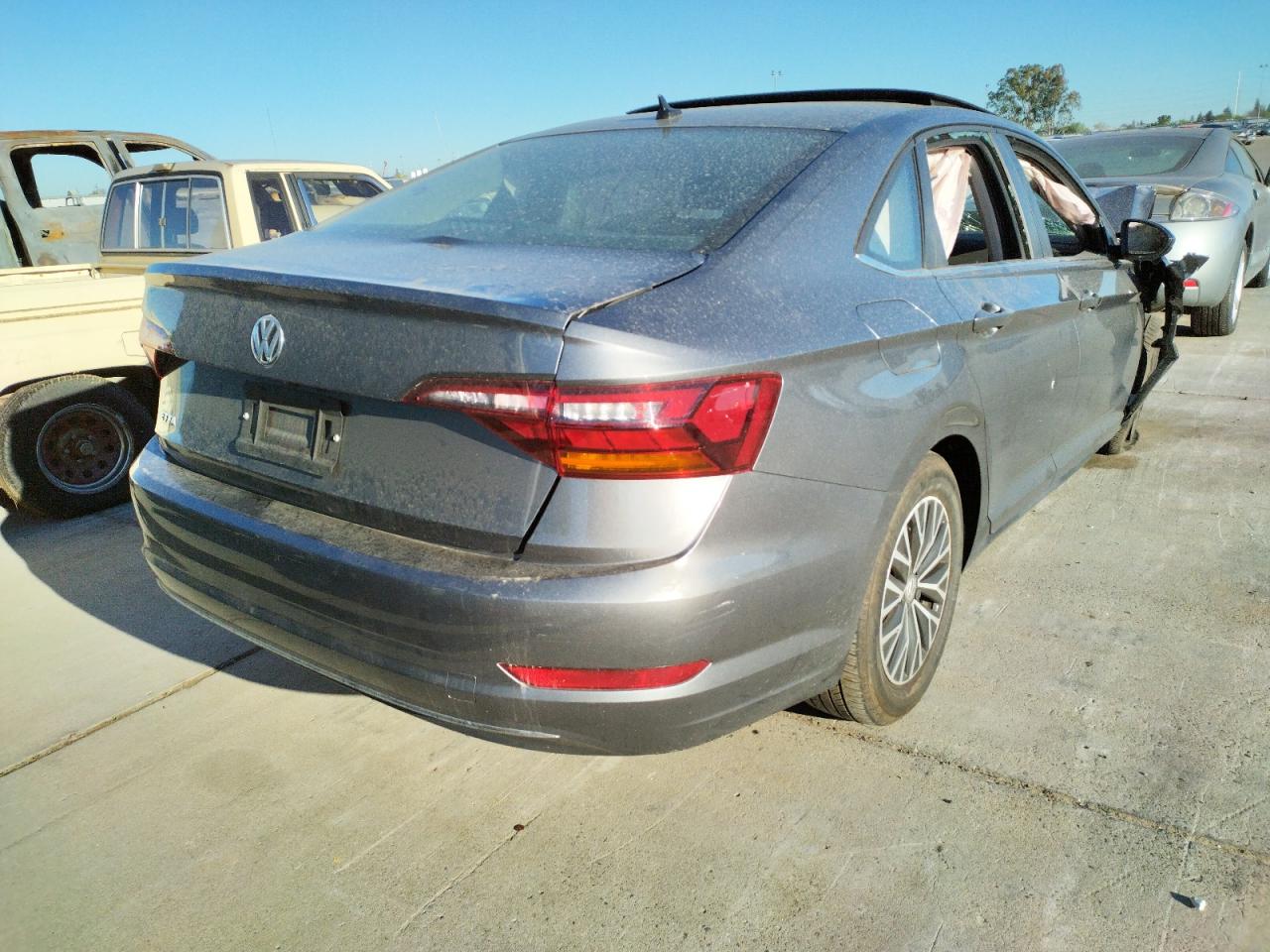 Photo 4 from auction – 2019 VOLKSWAGEN JETTA with VIN 3VWC57BU9KM209838