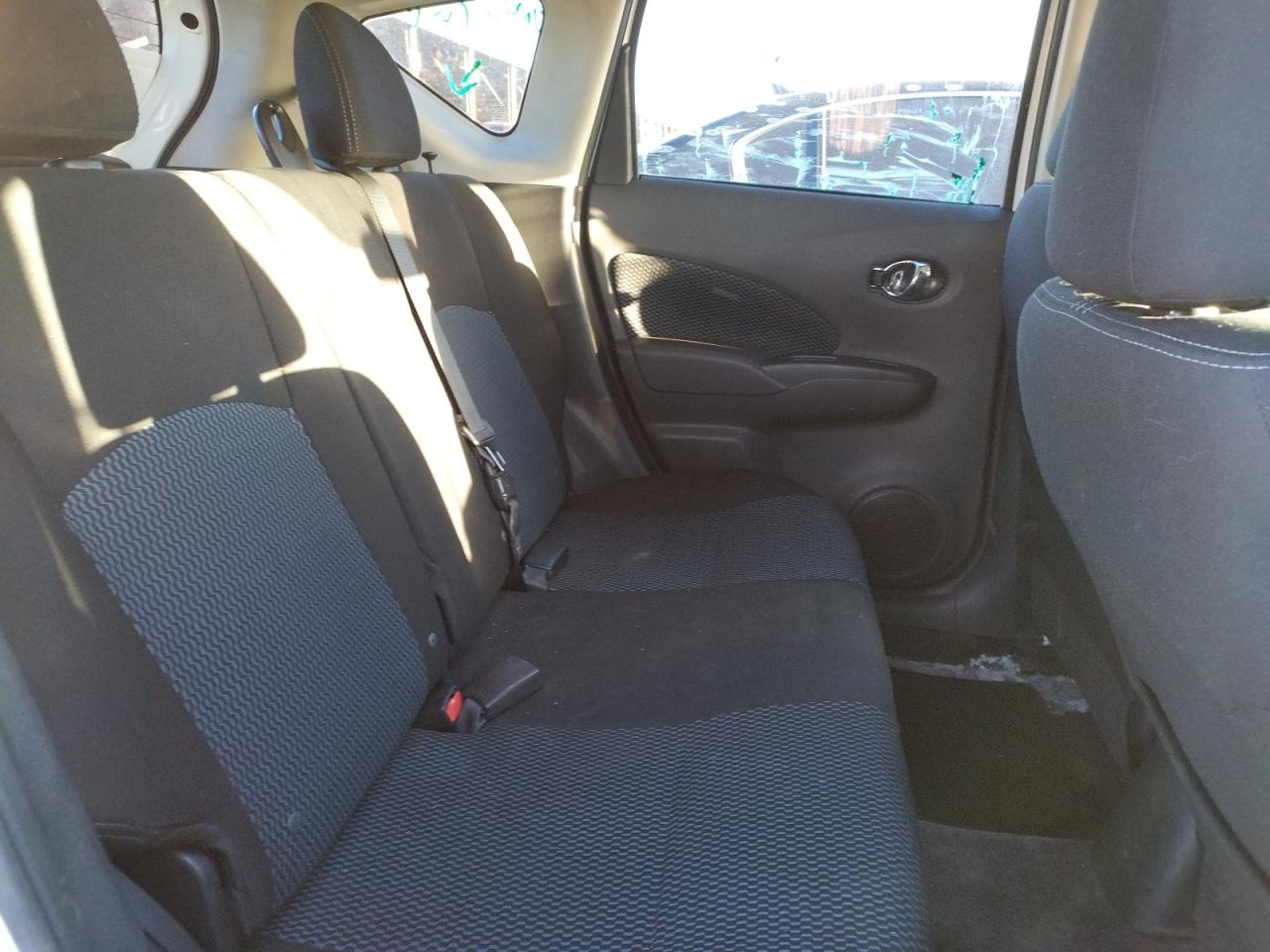 Photo 6 from auction – 2015 NISSAN VERSA NOTE with VIN 3N1CE2CP0FL430063