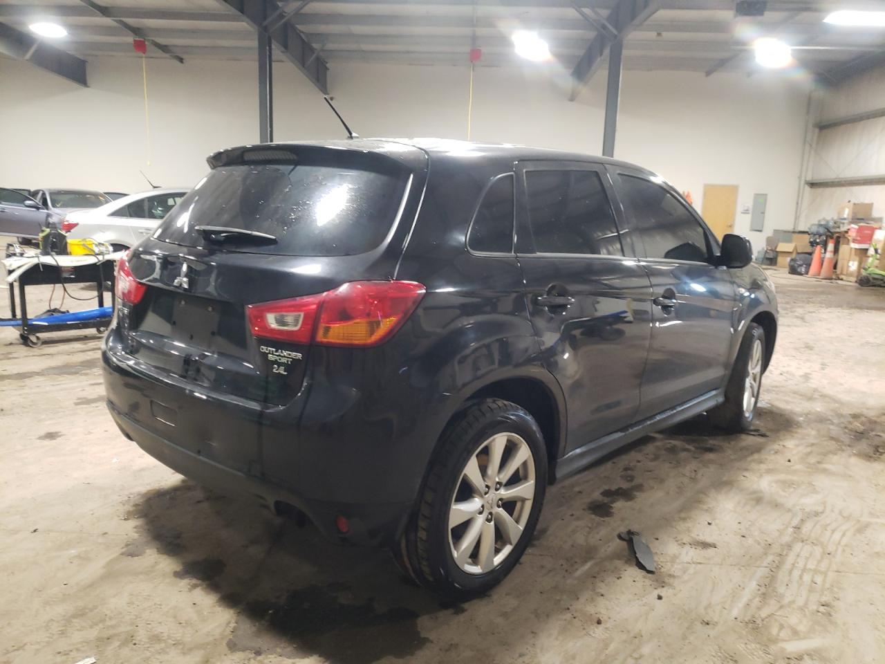 Photo 4 from auction – 2015 MITSUBISHI OUTLANDER with VIN 4A4AP3AW1FE050981
