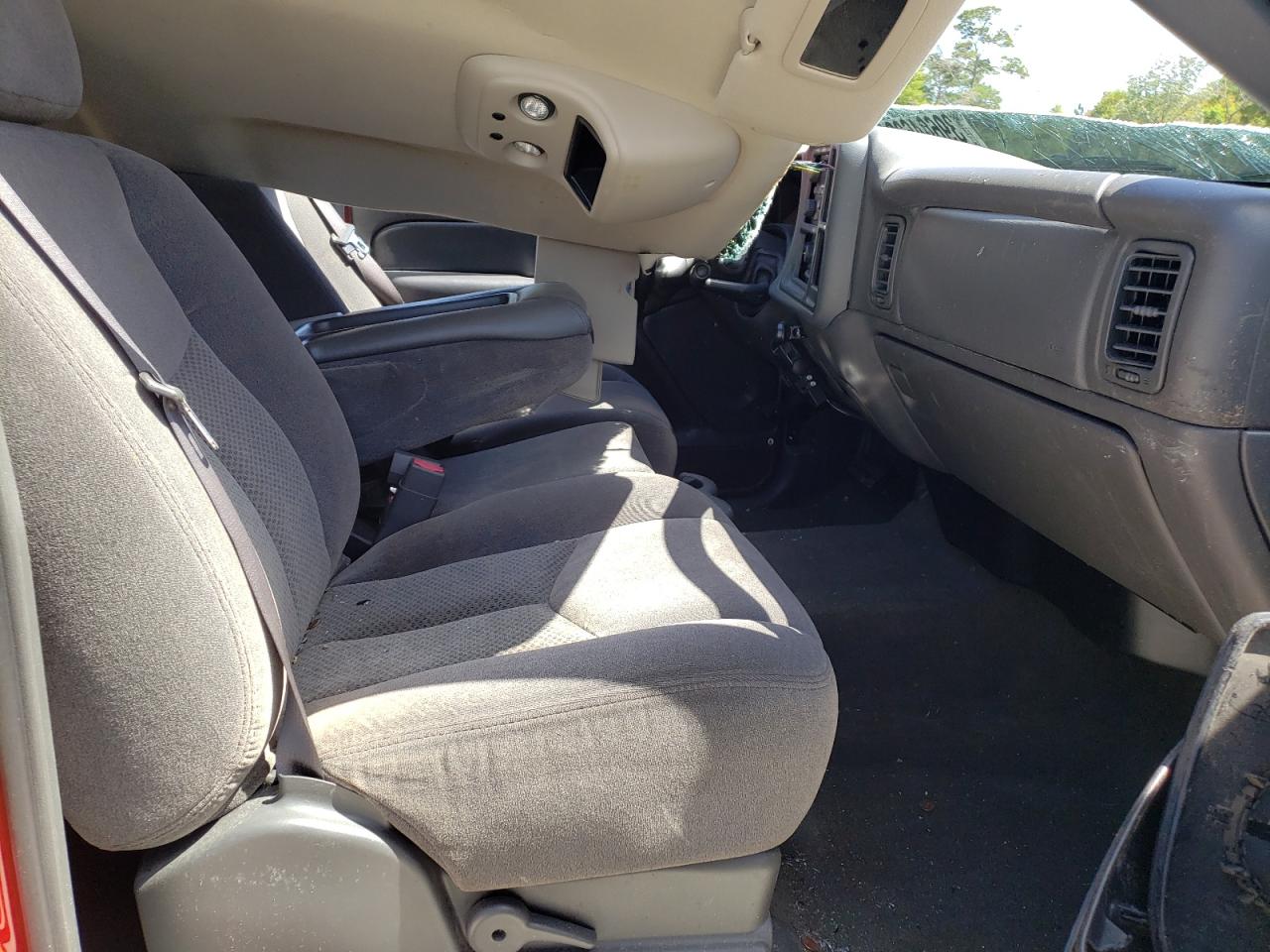 Photo 5 from auction – 2006 CHEVROLET SILVRK1500 with VIN 2GCEK13Z161324880