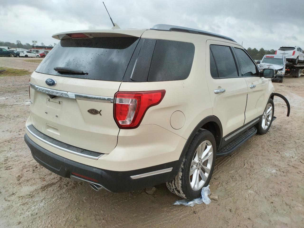 Photo 4 from auction – 2018 FORD EXPLORER L with VIN 1FM5K7F87JGC93342