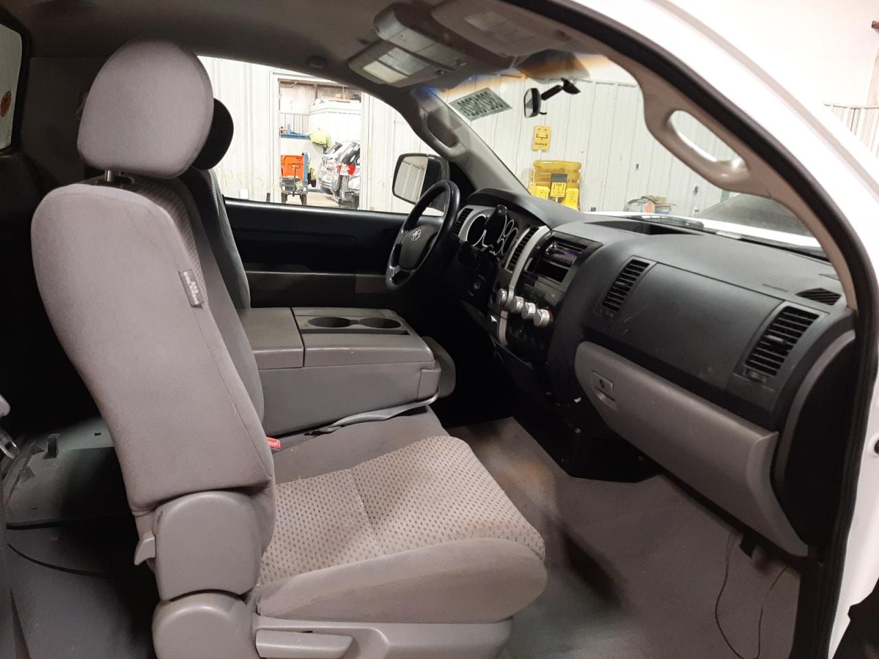 Photo 5 from auction – 2007 TOYOTA TUNDRA with VIN 5TFMT52137X004038