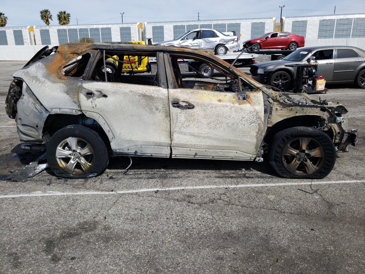 Photo 9 from auction – 2019 TOYOTA RAV4 XLE with VIN 2T3W1RFV4KC011369