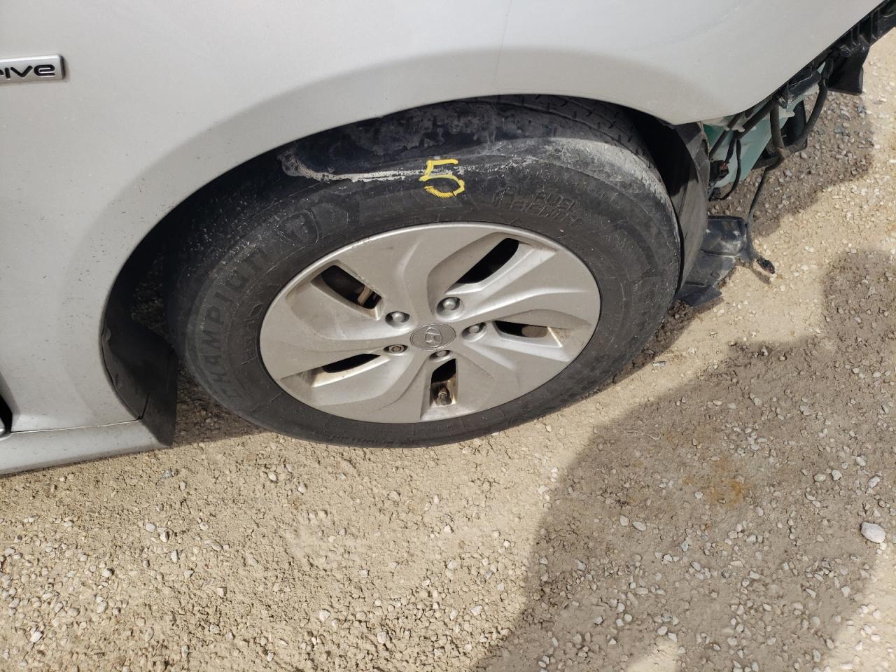 Photo 9 from auction – 2015 HYUNDAI SONATA HYB with VIN KMHEC4A42FA124839
