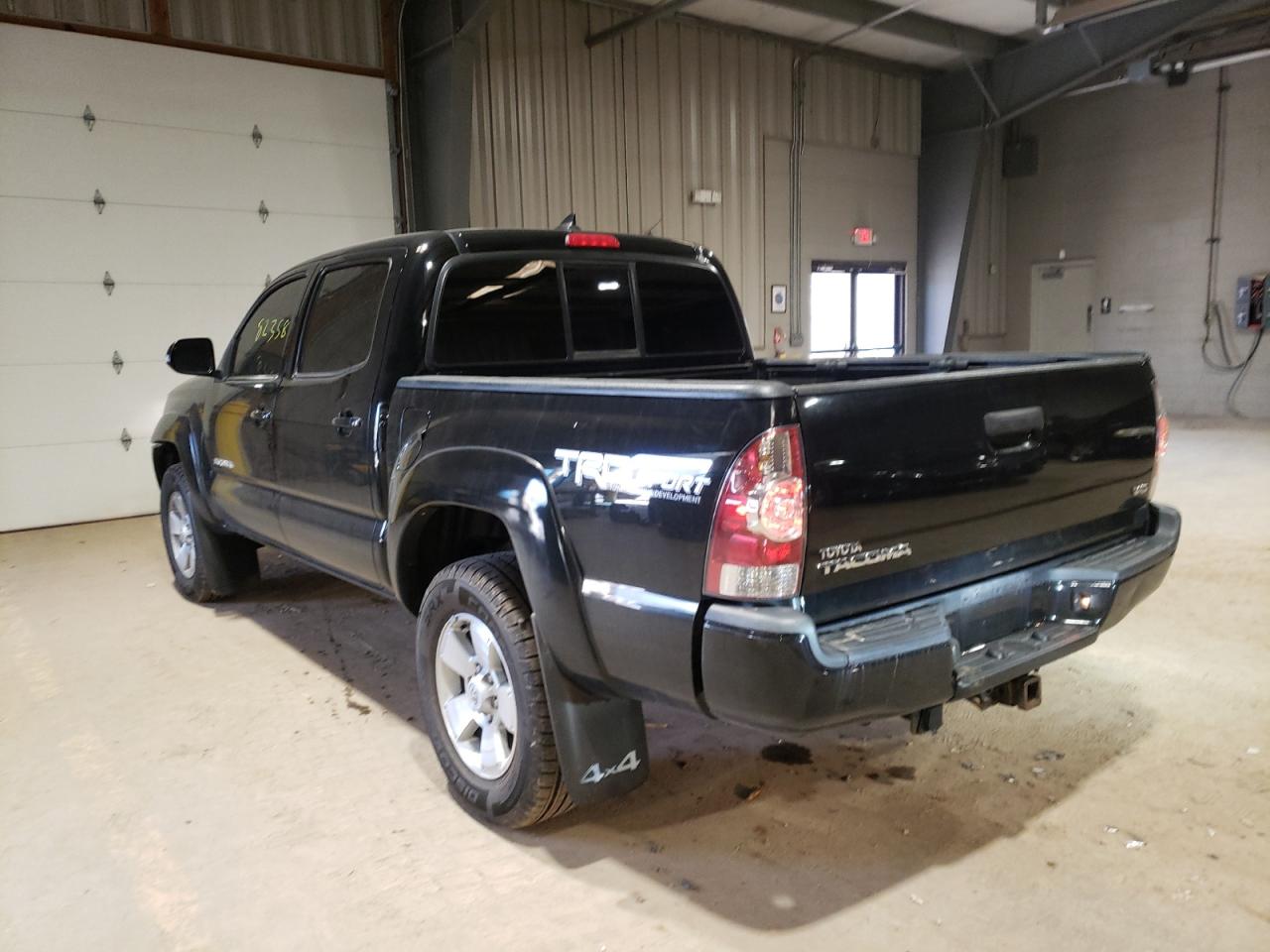 Photo 3 from auction – 2015 TOYOTA TACOMA DOU with VIN 3TMLU4EN3FM173580