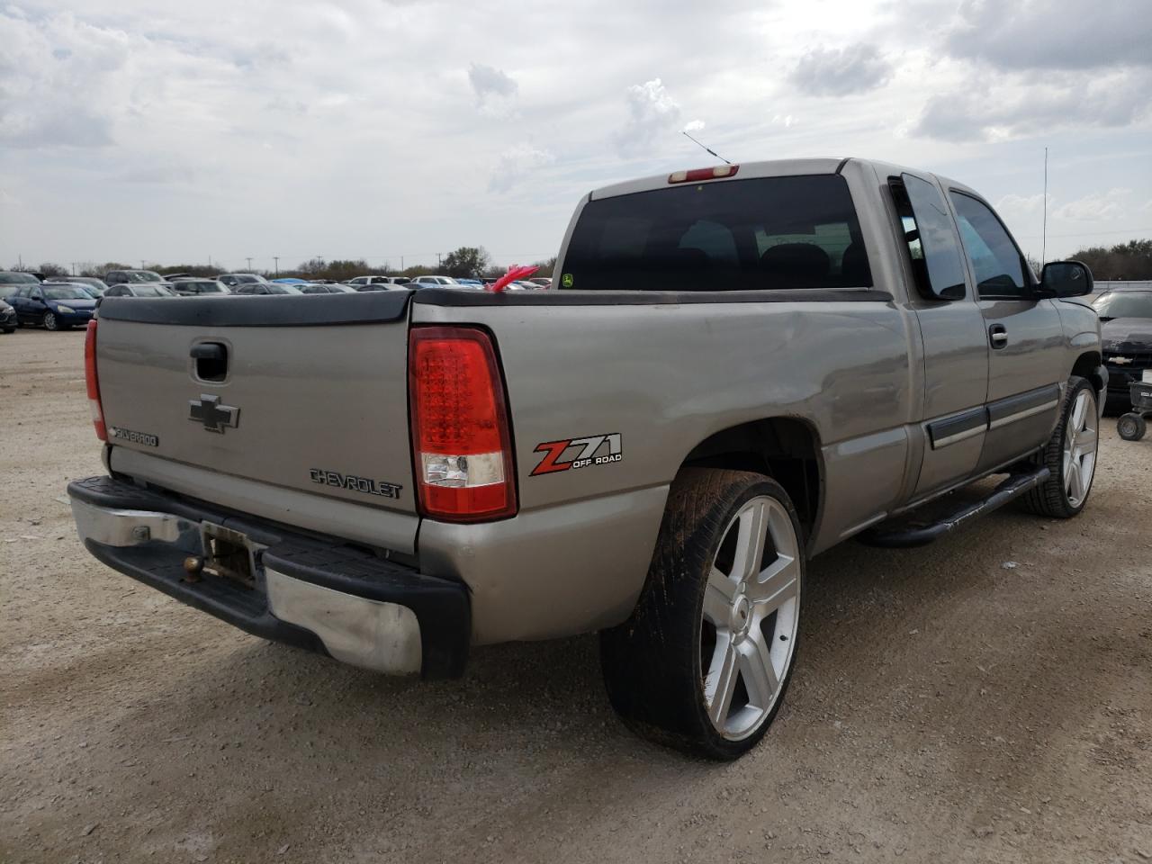 Photo 4 from auction – 2003 CHEVROLET SILVERADO with VIN 2GCEK19T931106300