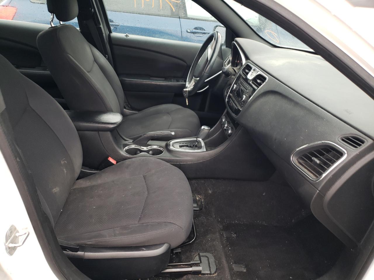 Photo 5 from auction – 2014 CHRYSLER 200 TOURIN with VIN 1C3CCBBG5EN105755