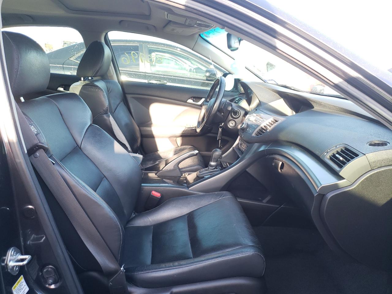 Photo 5 from auction – 2012 ACURA TSX with VIN JH4CU2F46CC006264