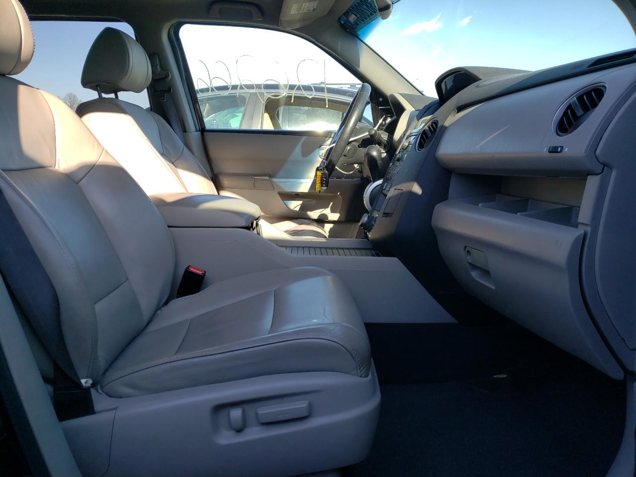 Photo 5 from auction – 2011 HONDA PILOT EXLN with VIN 5FNYF4H72BB067830