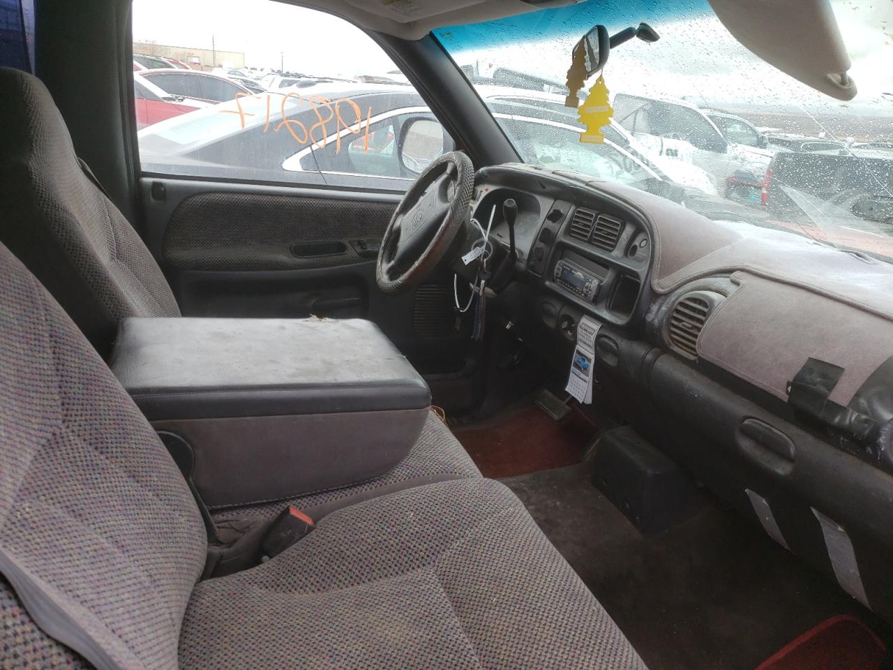 Photo 5 from auction – 2000 DODGE RAM 1500 with VIN 3B7HC12Y7YG114524
