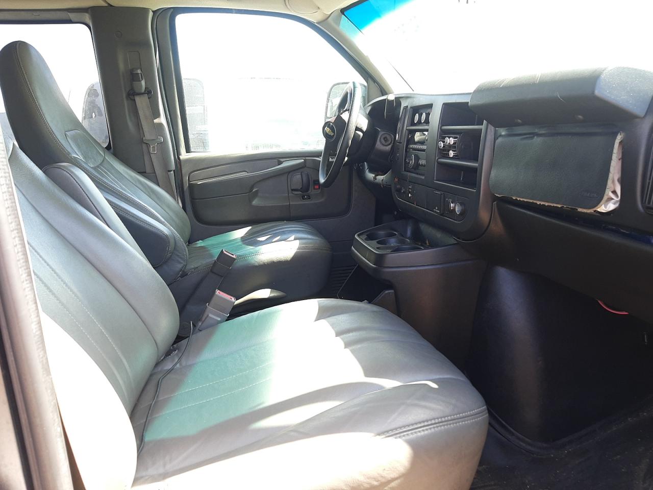 Photo 5 from auction – 2015 CHEVROLET EXPRESS G2 with VIN 1GAWGPFG0F1281022