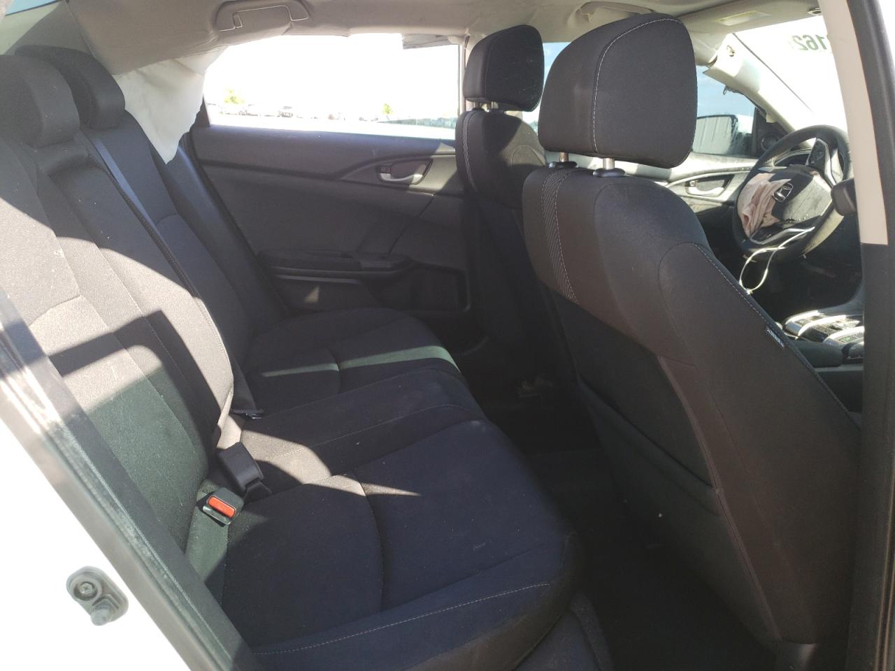 Photo 6 from auction – 2018 HONDA CIVIC EX with VIN 19XFC2F79JE014201