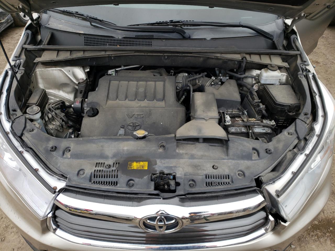 Photo 7 from auction – 2015 TOYOTA HIGHLANDER with VIN 5TDBKRFH7FS176537