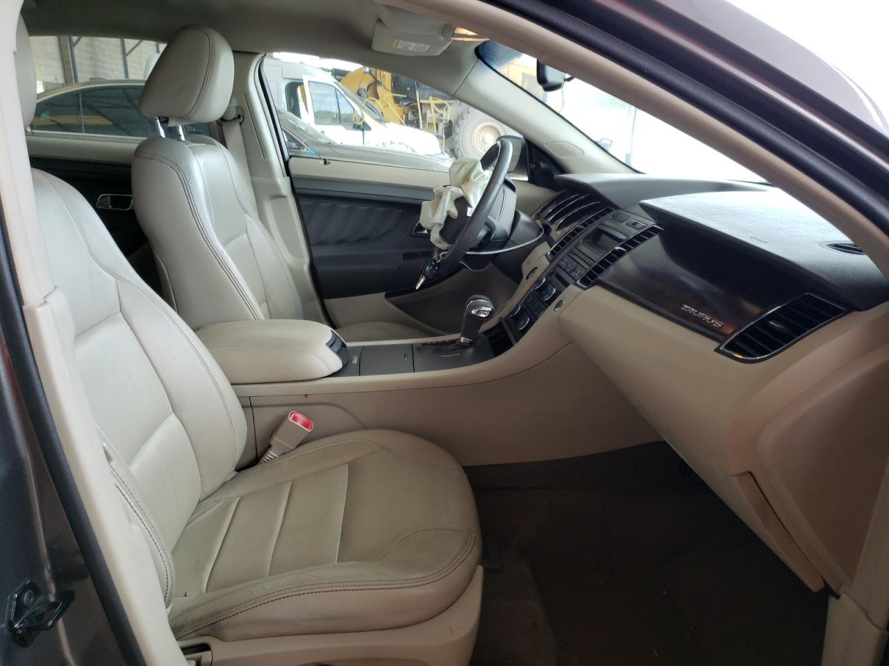 Photo 5 from auction – 2011 FORD TAURUS SEL with VIN 1FAHP2EW4BG186391