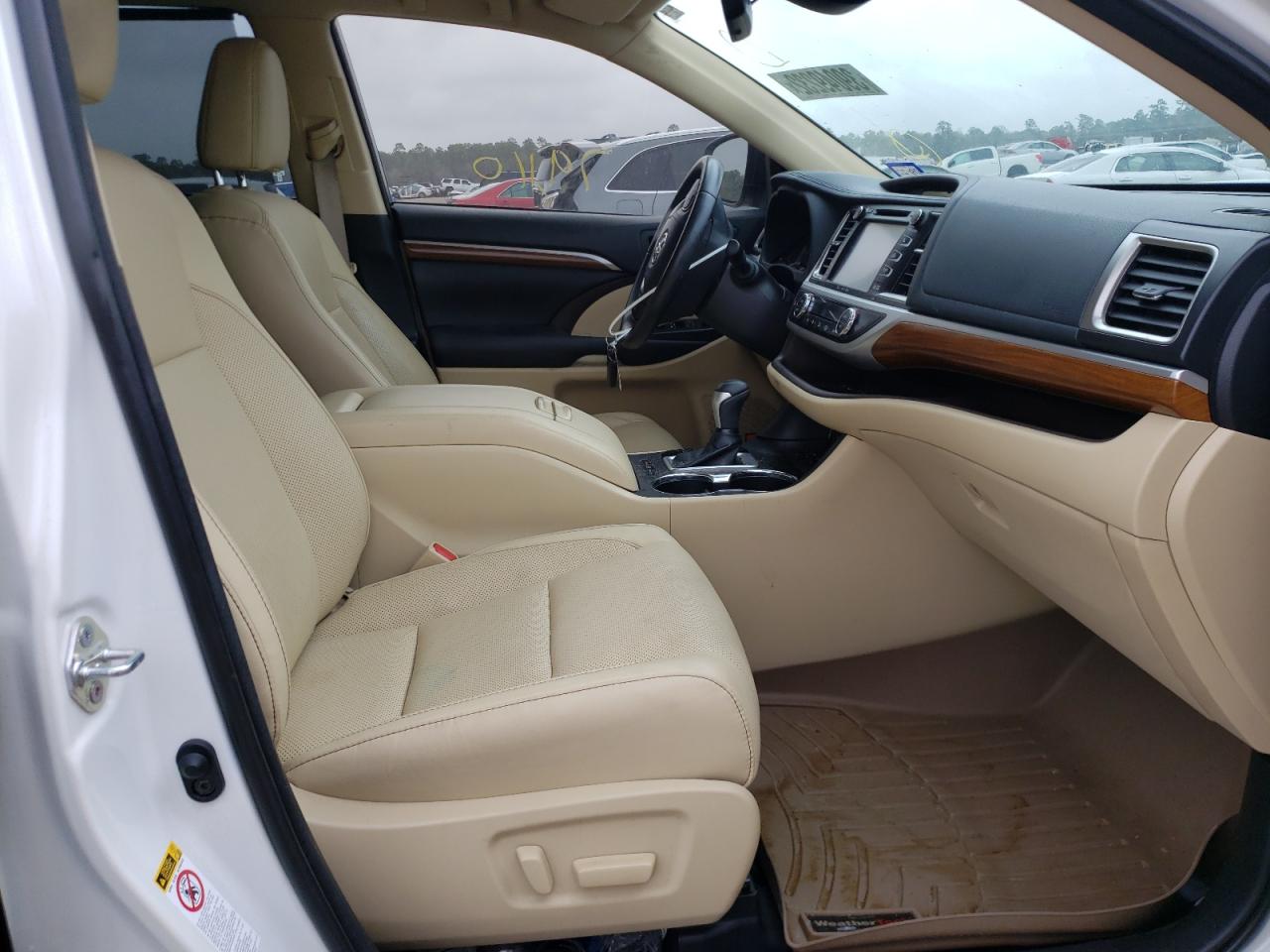 Photo 5 from auction – 2018 TOYOTA HIGHLANDER with VIN 5TDYZRFH9JS283426