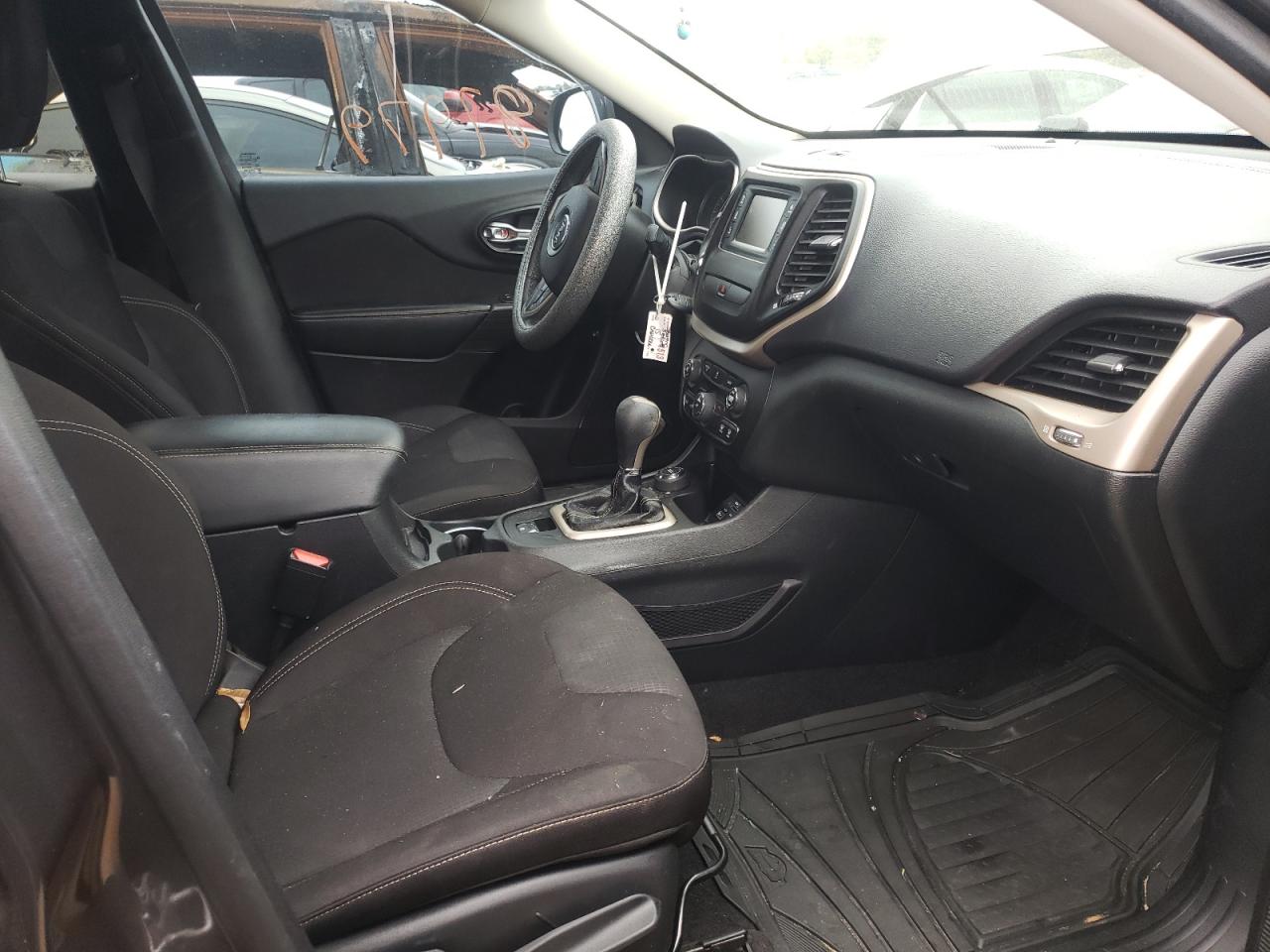 Photo 5 from auction – 2015 JEEP CHEROKEE L with VIN 1C4PJMCB1FW652065