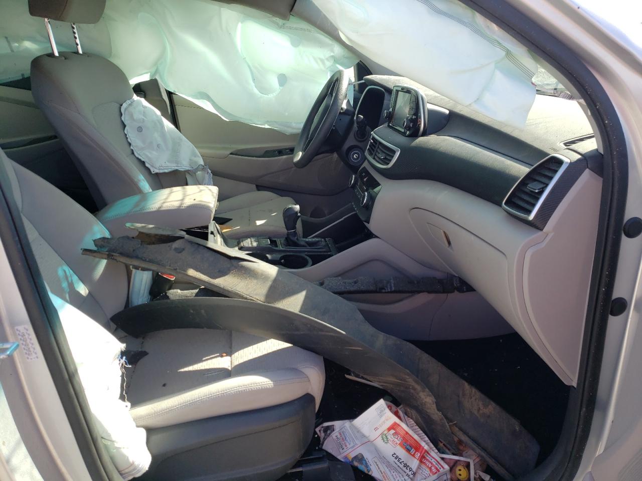 Photo 5 from auction – 2019 HYUNDAI TUCSON SE with VIN KM8J23A42KU948151