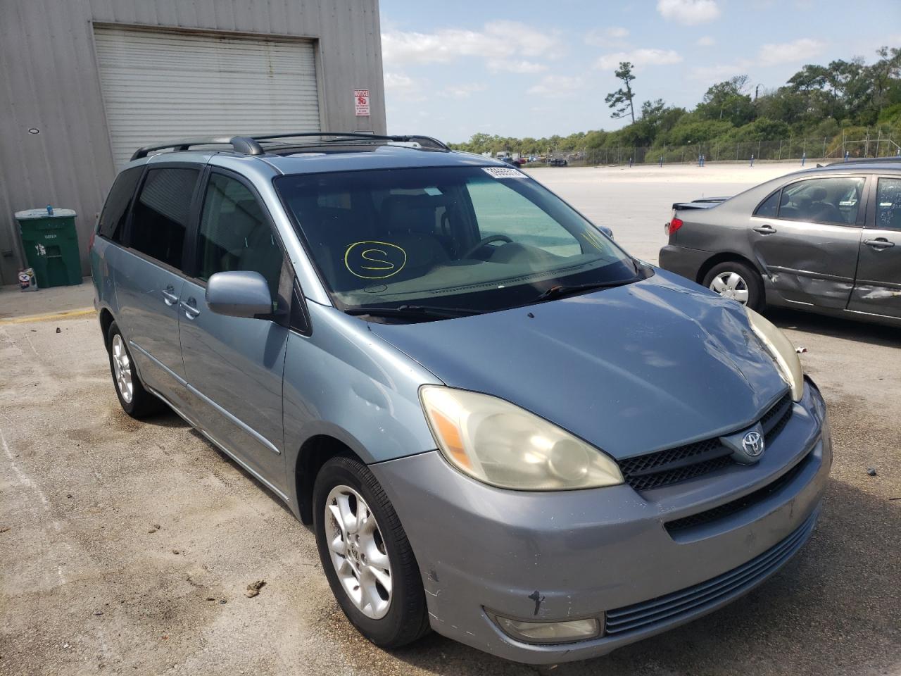 TOYOTA SIENNA XLE 2004 with VIN 5TDZA22C04S195639 - Photo from auction