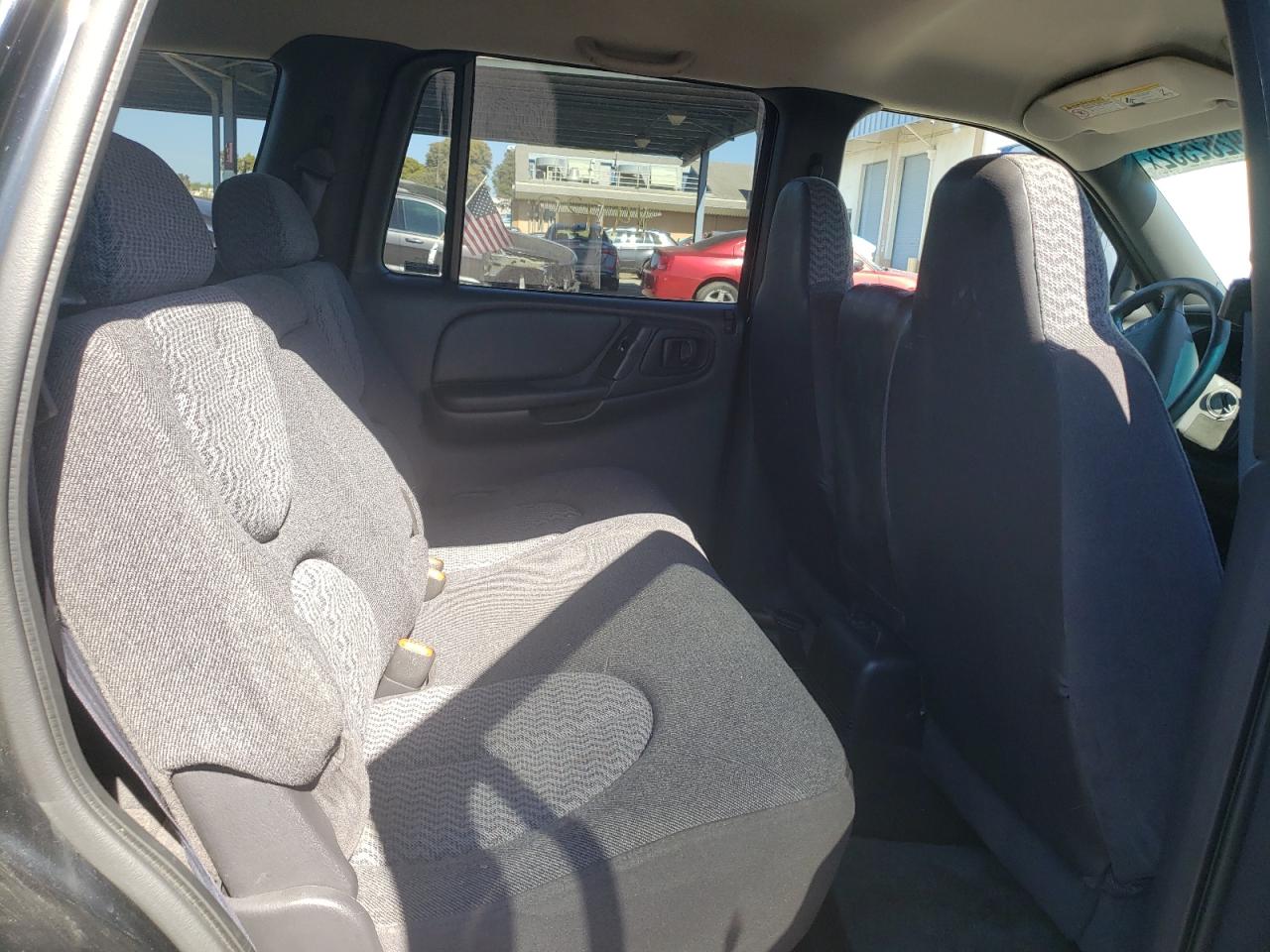 Photo 6 from auction – 2000 DODGE DURANGO with VIN 1B4HS28N0YF153394