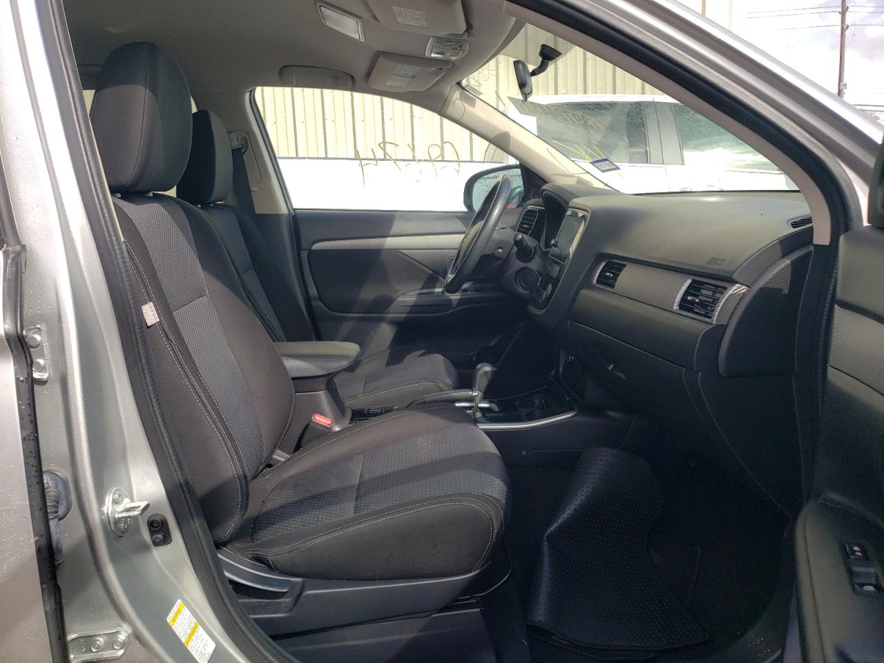 Photo 5 from auction – 2018 MITSUBISHI OUTLANDER with VIN JA4AD3A38JZ043219