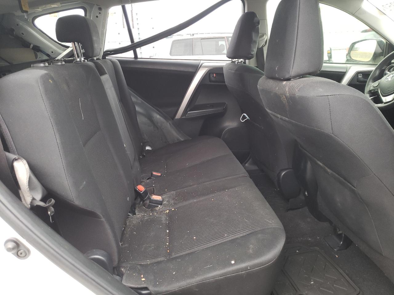 Photo 6 from auction – 2017 TOYOTA RAV4 LE with VIN JTMZFREV5HJ121174