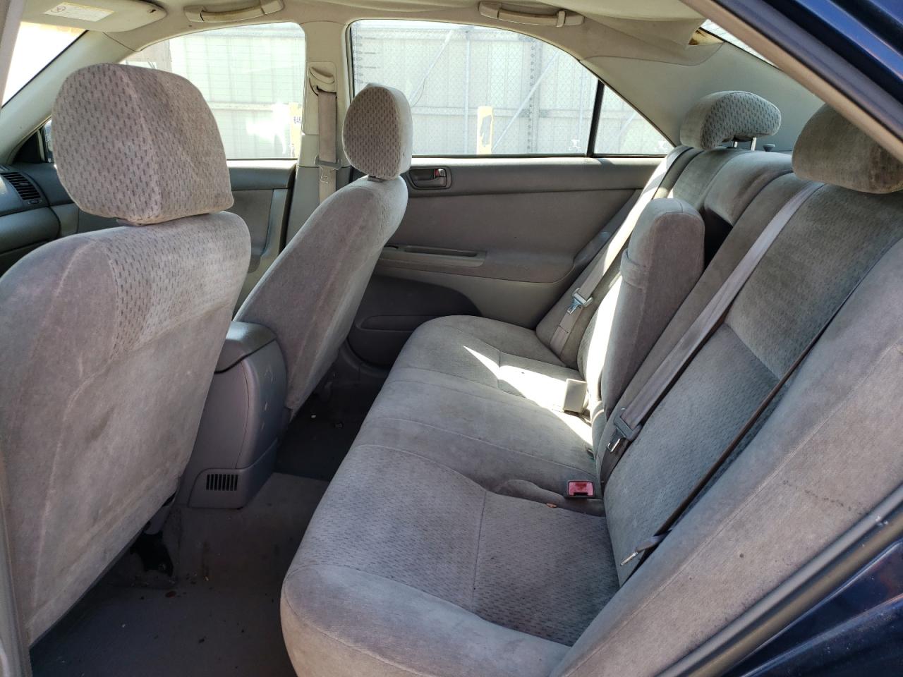 Photo 6 from auction – 2002 TOYOTA CAMRY LE with VIN 4T1BE32K92U590913