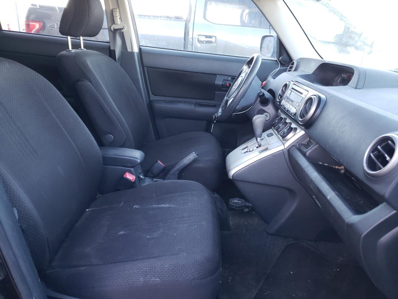 Photo 5 from auction – 2008 TOYOTA SCION XB with VIN JTLKE50E481036397