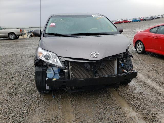 Photo 9 from auction – 2014 TOYOTA SIENNA XLE with VIN 5TDYK3DC6ES476728