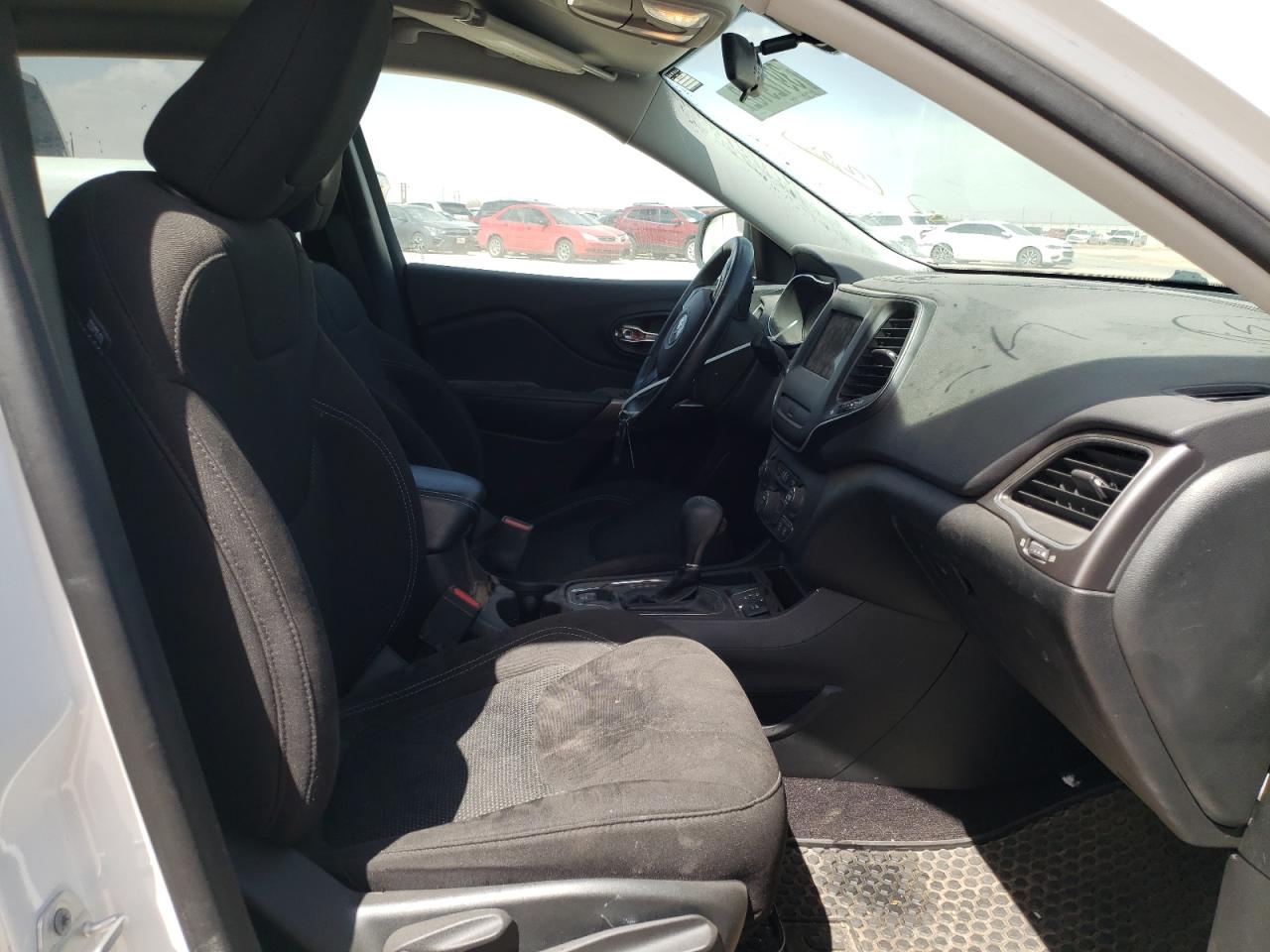 Photo 5 from auction – 2019 JEEP CHEROKEE L with VIN 1C4PJLCB2KD242035