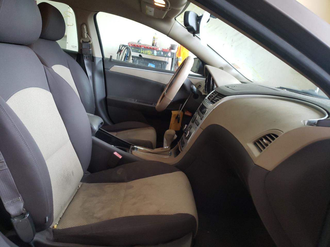 Photo 5 from auction – 2011 CHEVROLET MALIBU LS with VIN 1G1ZB5E15BF300447