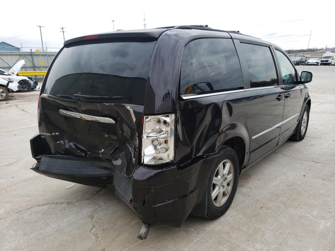 Photo 4 from auction – 2010 CHRYSLER TOWN & COU with VIN 2A4RR8DXXAR361112