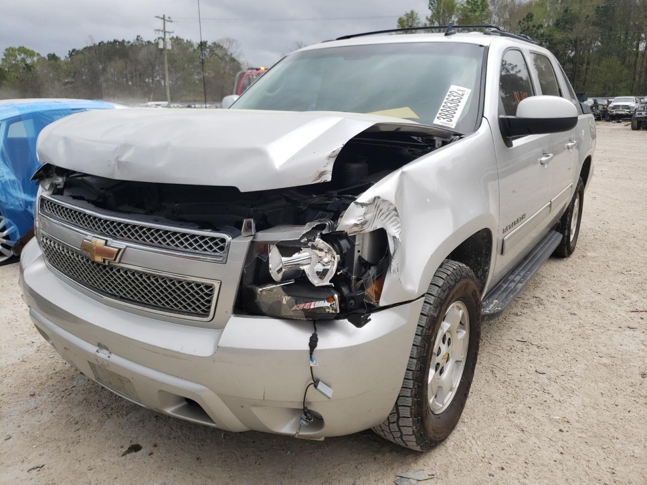 Photo 2 from auction – 2011 CHEVROLET AVALANCHE with VIN 3GNTKEE31BG140460