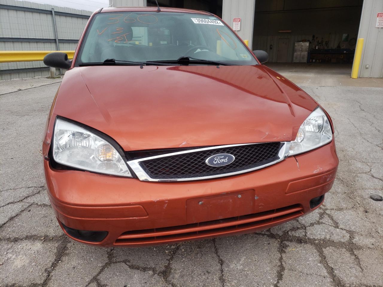 Photo 9 from auction – 2005 FORD FOCUS ZX3 with VIN 3FAFP31N15R134305