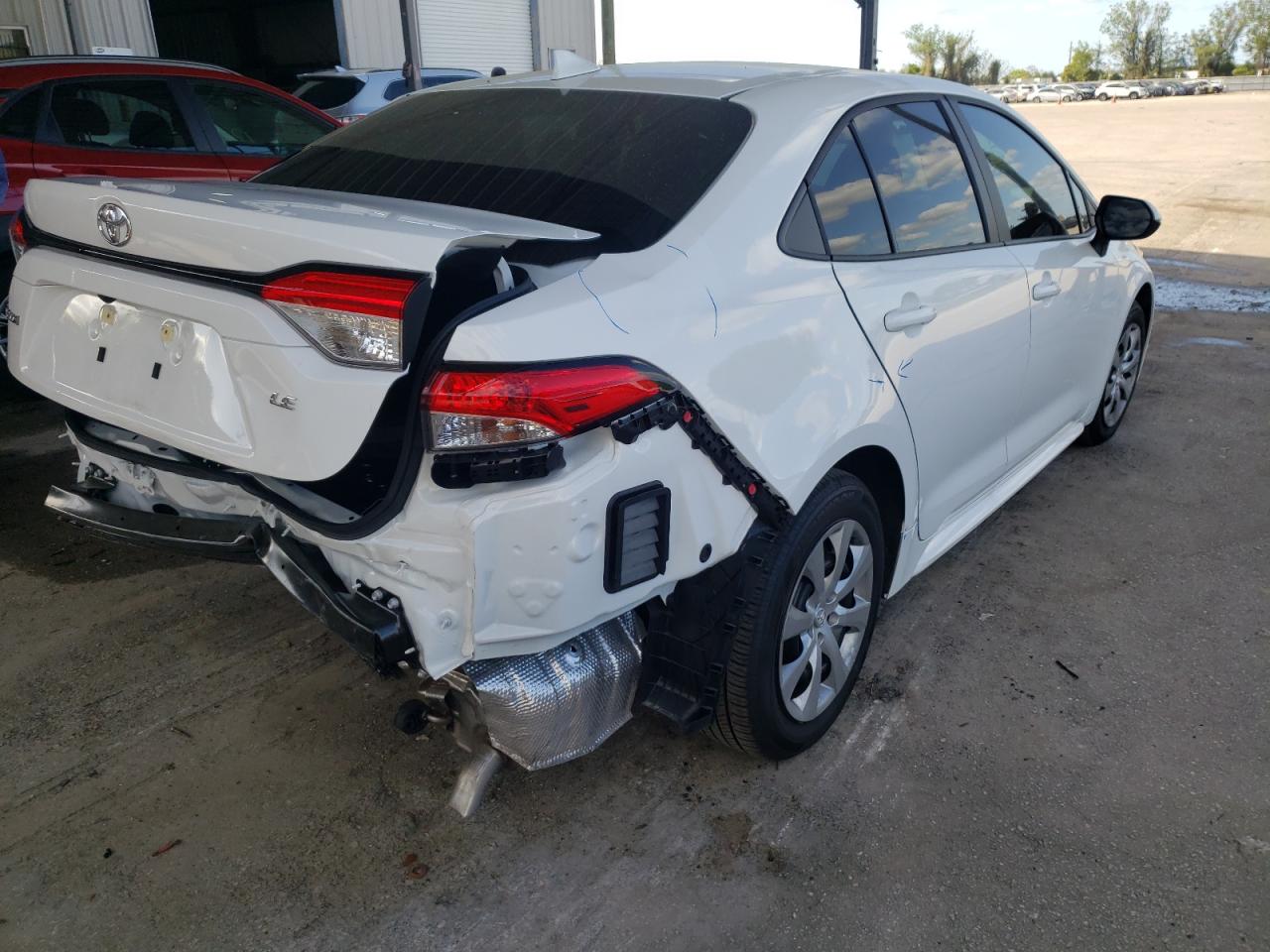 Photo 4 from auction – 2022 TOYOTA COROLLA LE with VIN 5YFEPMAE1NP297179