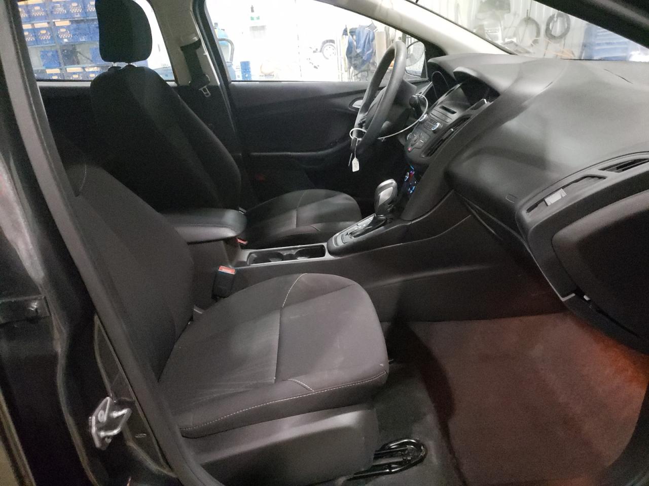 Photo 5 from auction – 2016 FORD FOCUS SE with VIN 1FADP3FE5GL393526