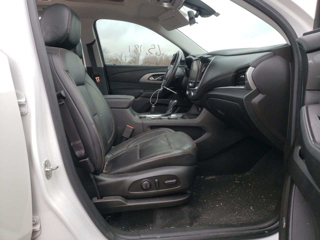 Photo 5 from auction – 2018 CHEVROLET TRAVERSE L with VIN 1GNERHKW1JJ224747