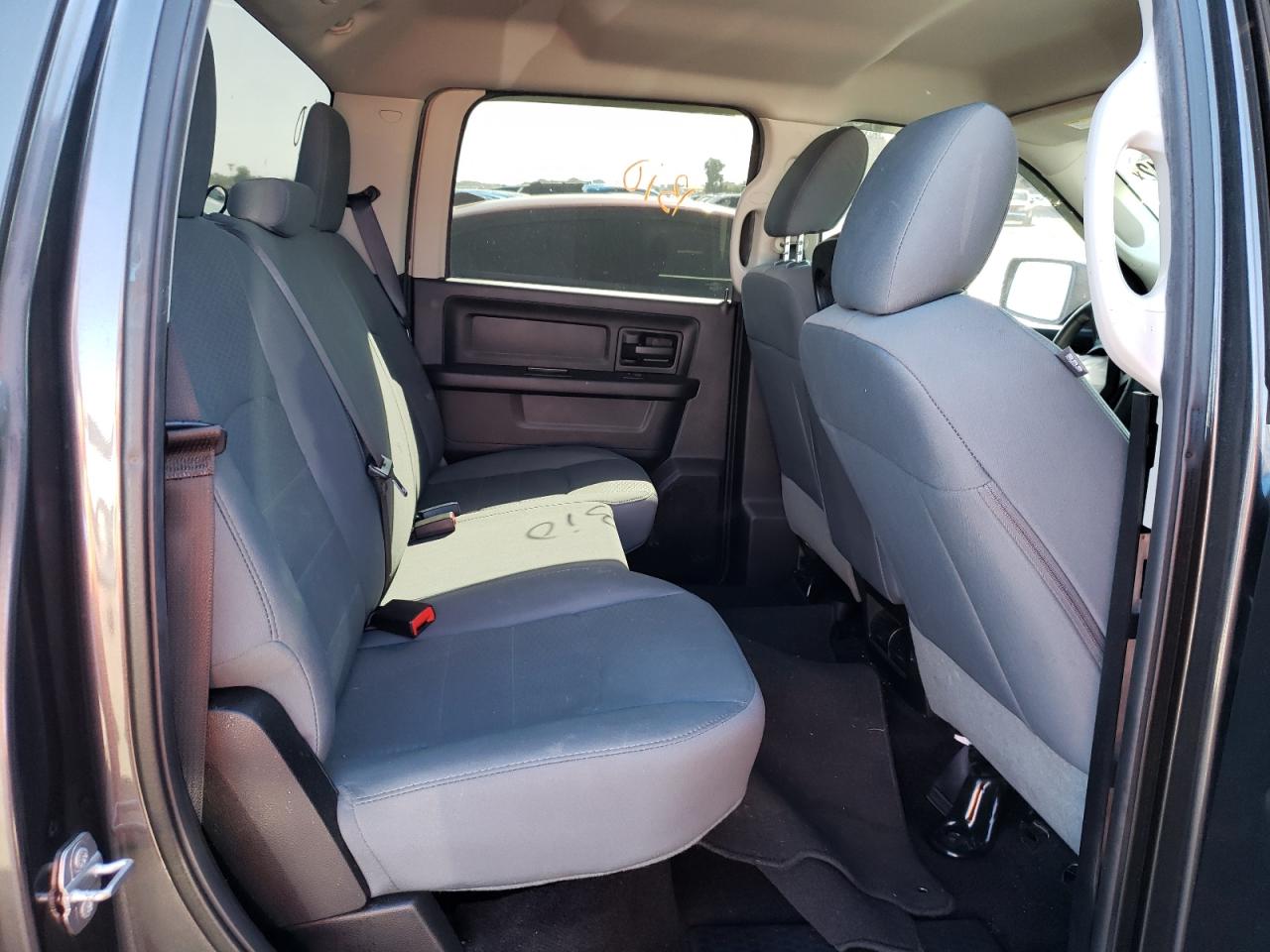 Photo 6 from auction – 2016 RAM 1500 ST with VIN 3C6RR6KTXGG218094