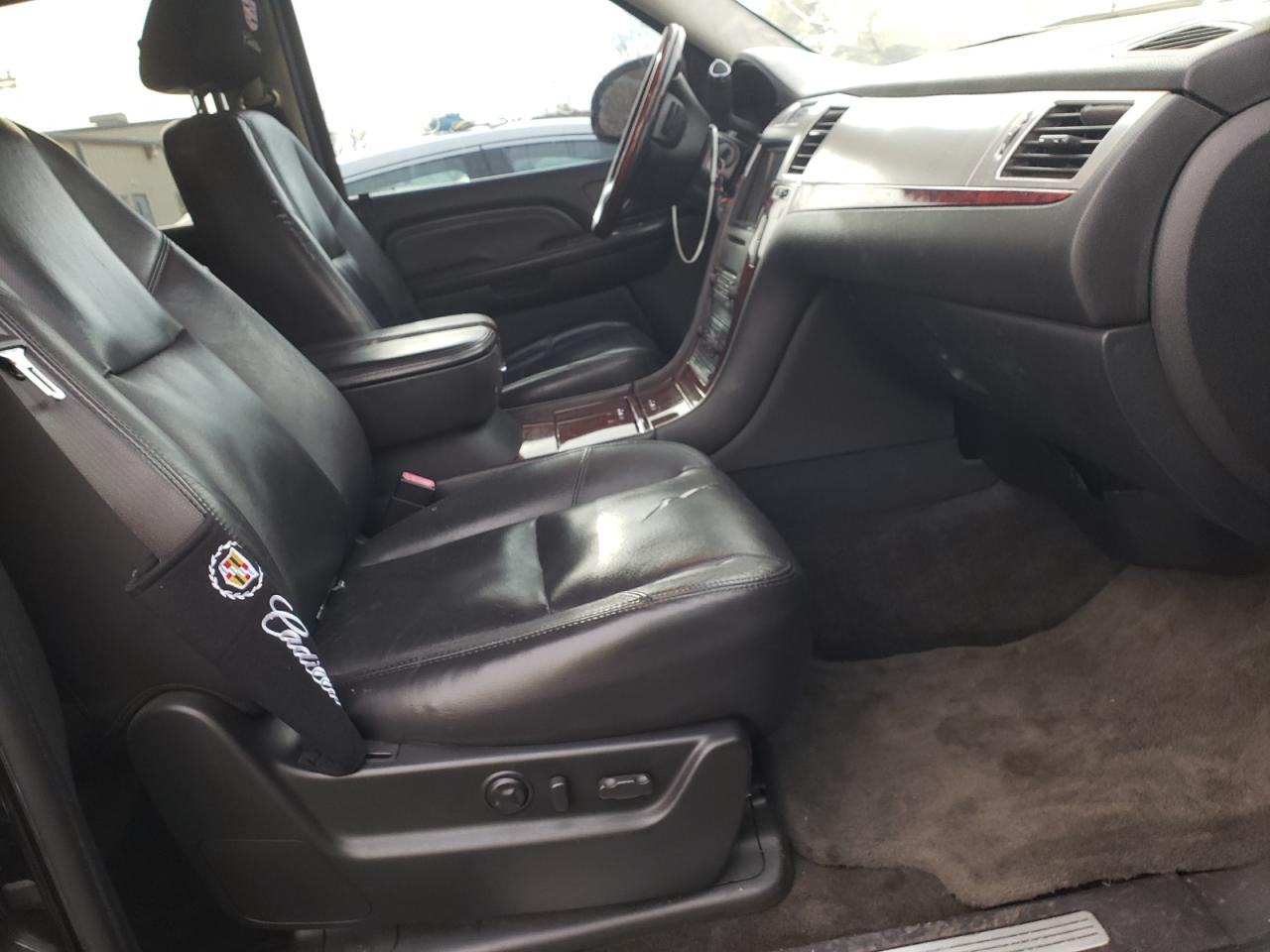 Photo 5 from auction – 2007 CADILLAC ESCALADE L with VIN 1GYFK63887R355572