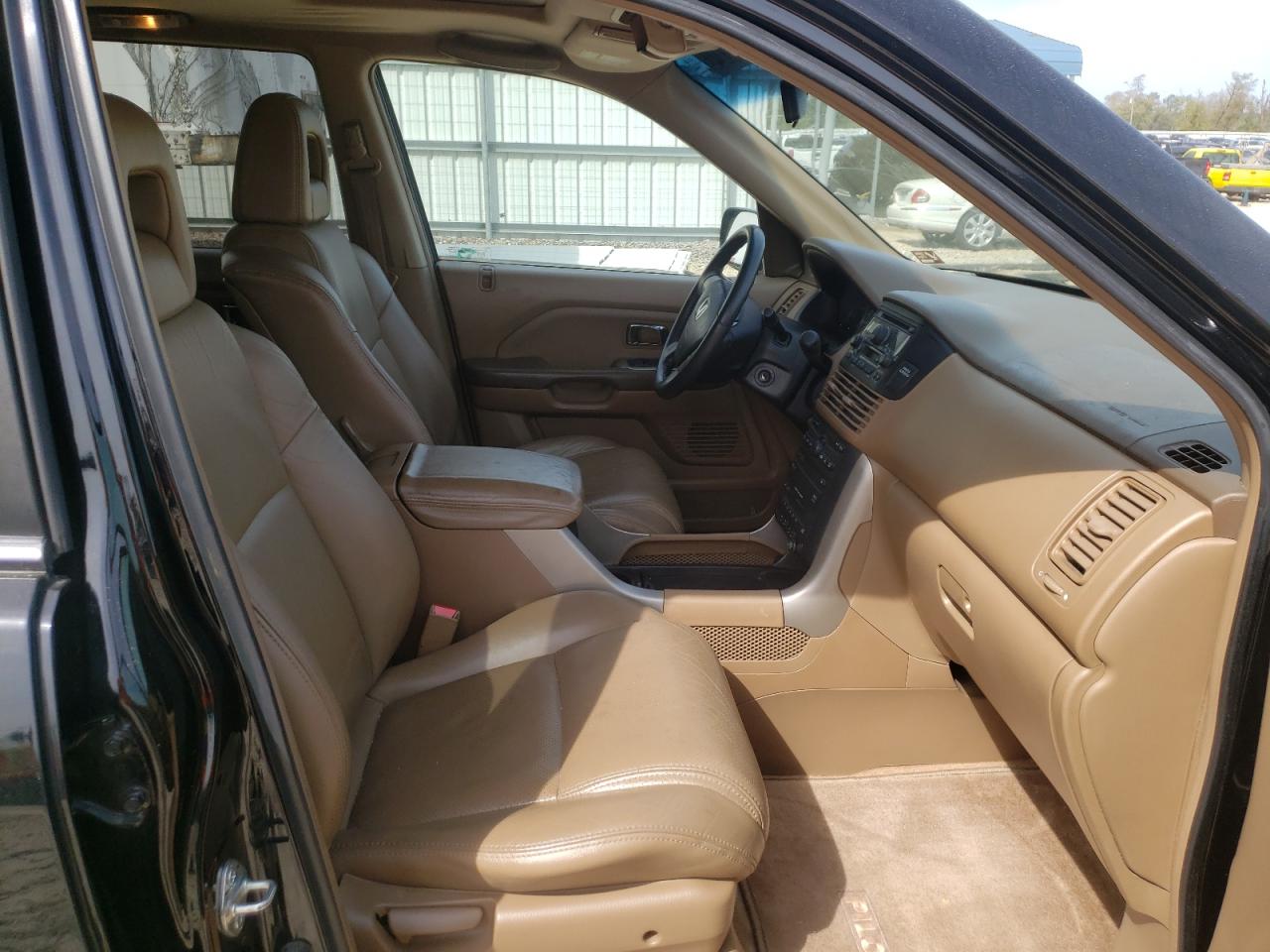 Photo 5 from auction – 2005 HONDA PILOT EXL with VIN 5FNYF18685B031828