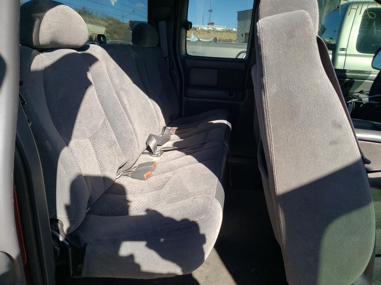 Photo 6 from auction – 2005 CHEVROLET SILVERADO with VIN 1GCEK19B45E136524