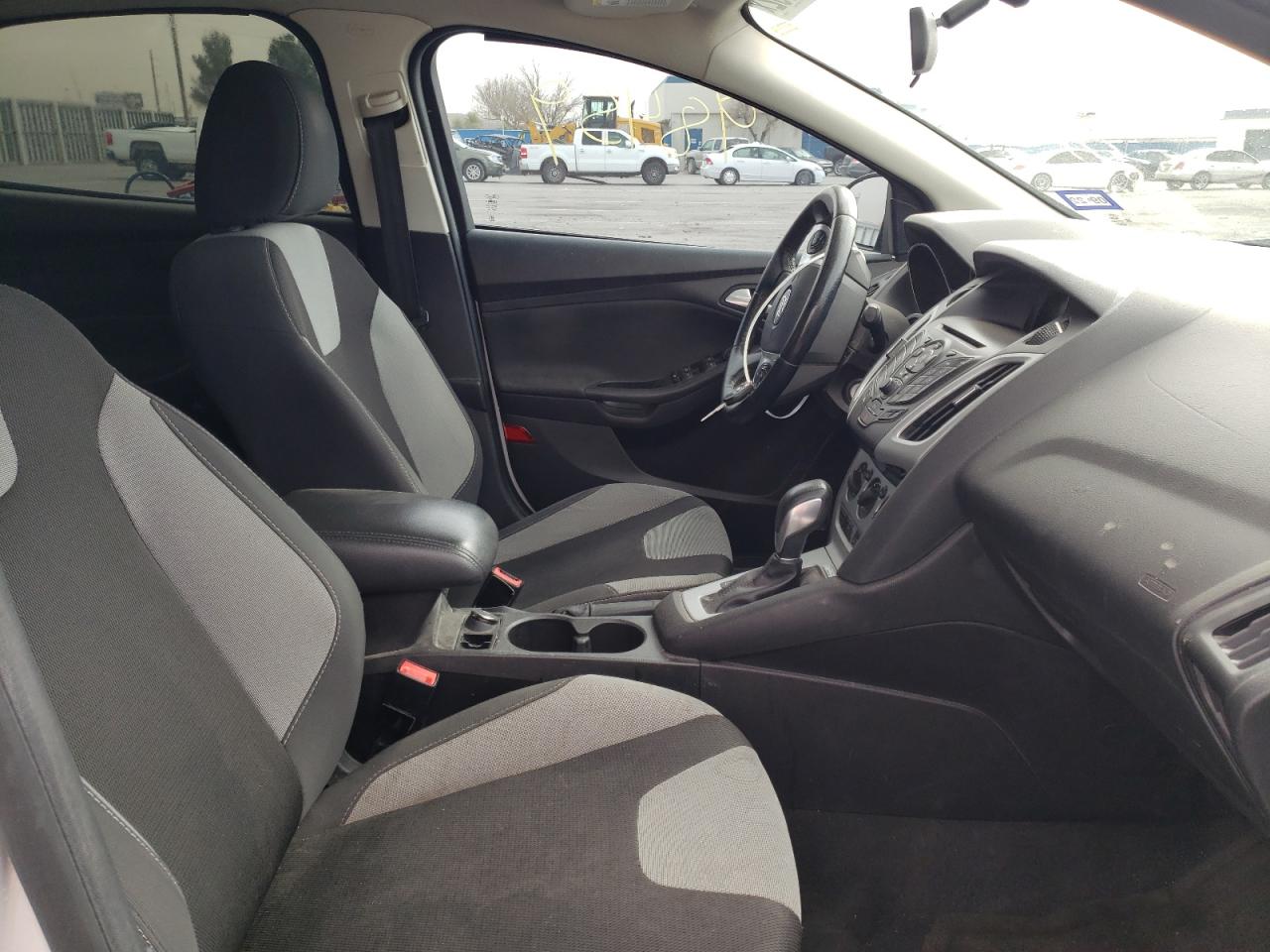 Photo 5 from auction – 2014 FORD FOCUS SE with VIN 1FADP3F20EL460410