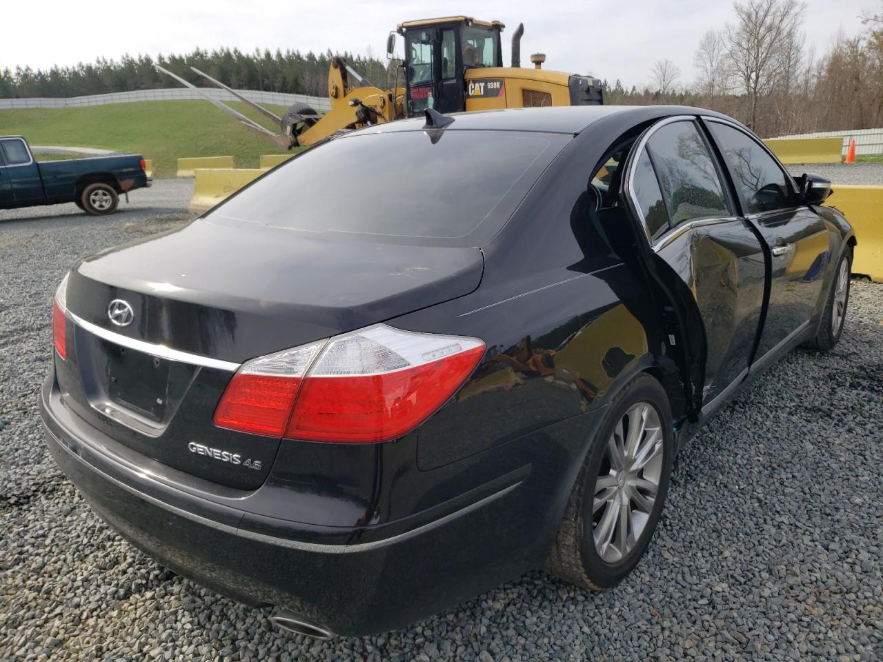 Photo 4 from auction – 2010 HYUNDAI GENESIS 4. with VIN KMHGC4DF3AU100532