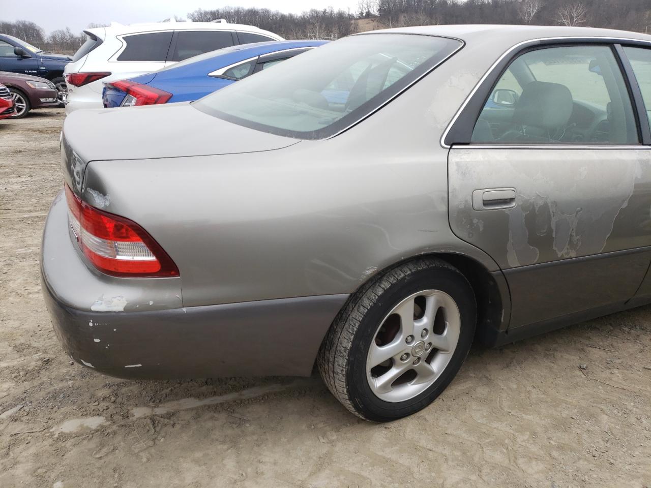 Photo 9 from auction – 2001 LEXUS ES 300 with VIN JT8BF28GX10331334