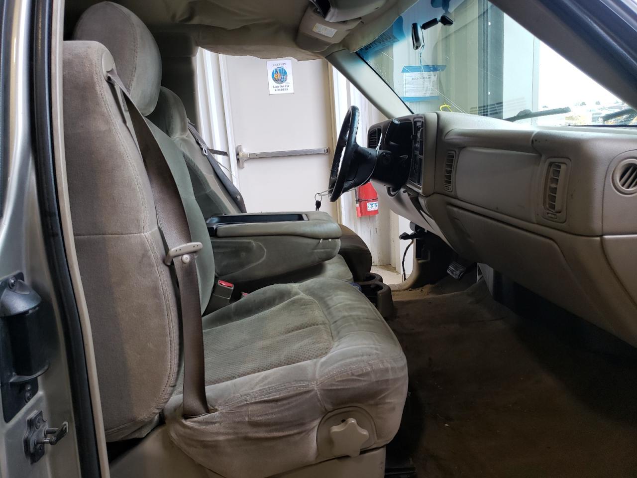 Photo 5 from auction – 2002 CHEVROLET SILVERADO with VIN 2GCEC19T521424622