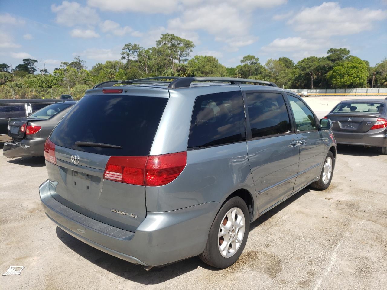 Photo 4 from auction – 2004 TOYOTA SIENNA XLE with VIN 5TDZA22C04S195639
